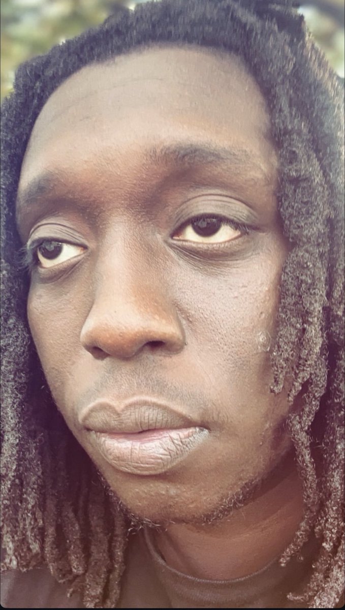 🧑🏾🦯 tweet media