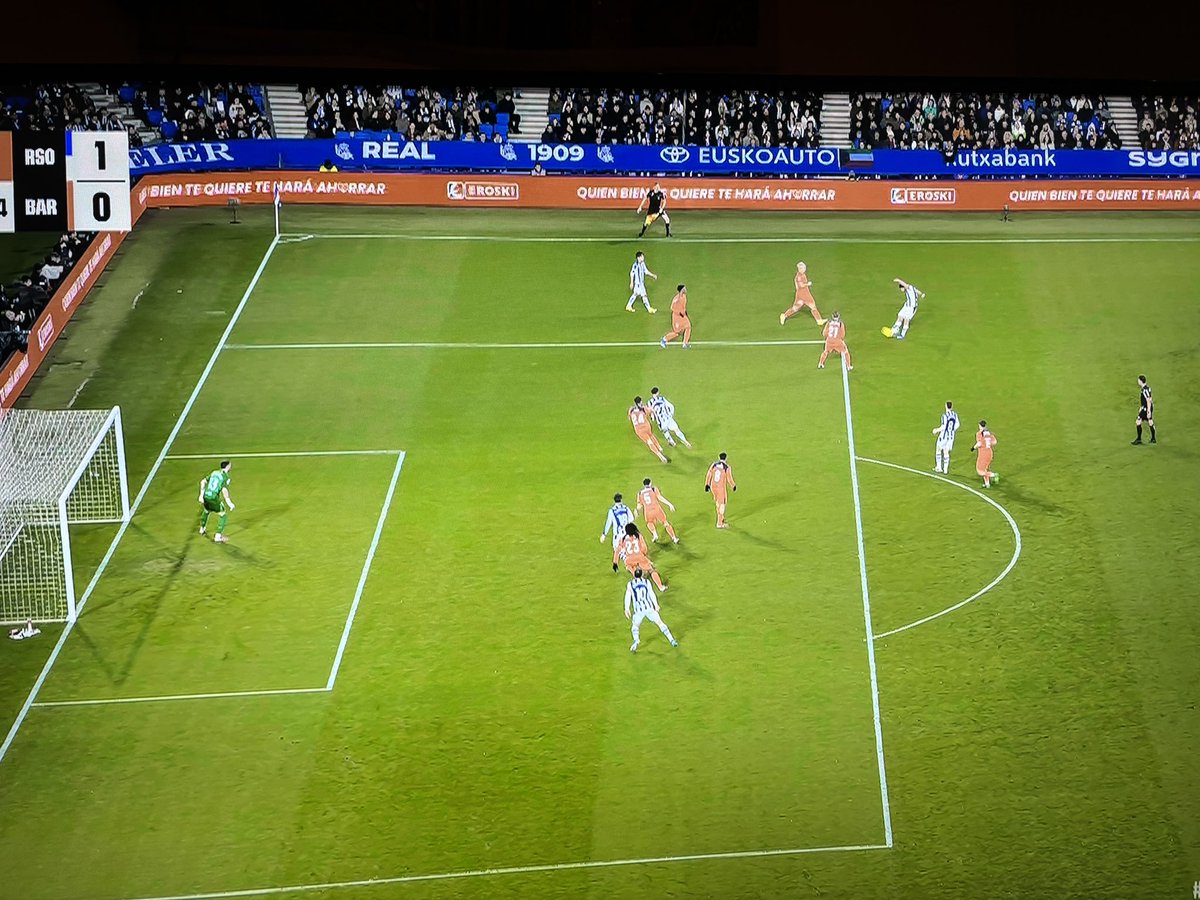 ❌ Gil Manzano se la vuelve a jugar al Barça: tres goles y un penalti anulados por un gol, ilegal, concedido a la Real Sociedad. 

😩 Las decisiones de Gil Manzano, errando en córners, fueras de juego y faltas, desesperan a Flick y Lamine Yamal. 

😤 El gol anulado a Lamine, por