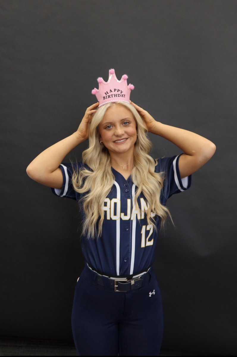 CACC_Softball's tweet image. Happy birthday 🎂🎈🎁 today to @CACC_Softball freshman 🥎 
Olivia Brackner!