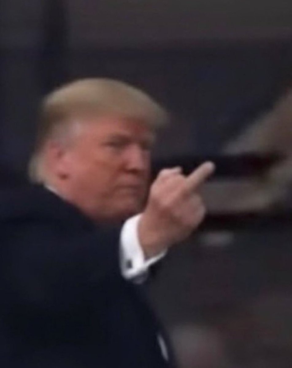 Lmaoo Morocco is trying to steal the trophy how tf is that even a penalty.

Say no to robbery. 
#SENMAR #MARSEN #SENMOR