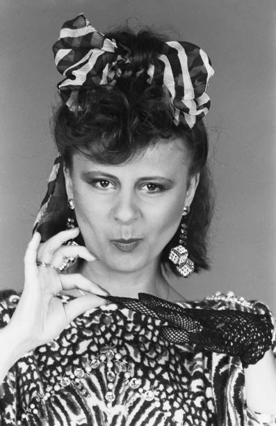 Zoe's feather boa 19K tweet media