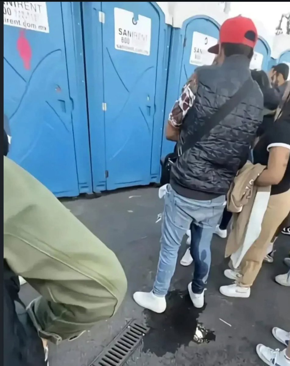 chiquimafia__'s tweet image. El hombre que murió de pie 🗿🫡