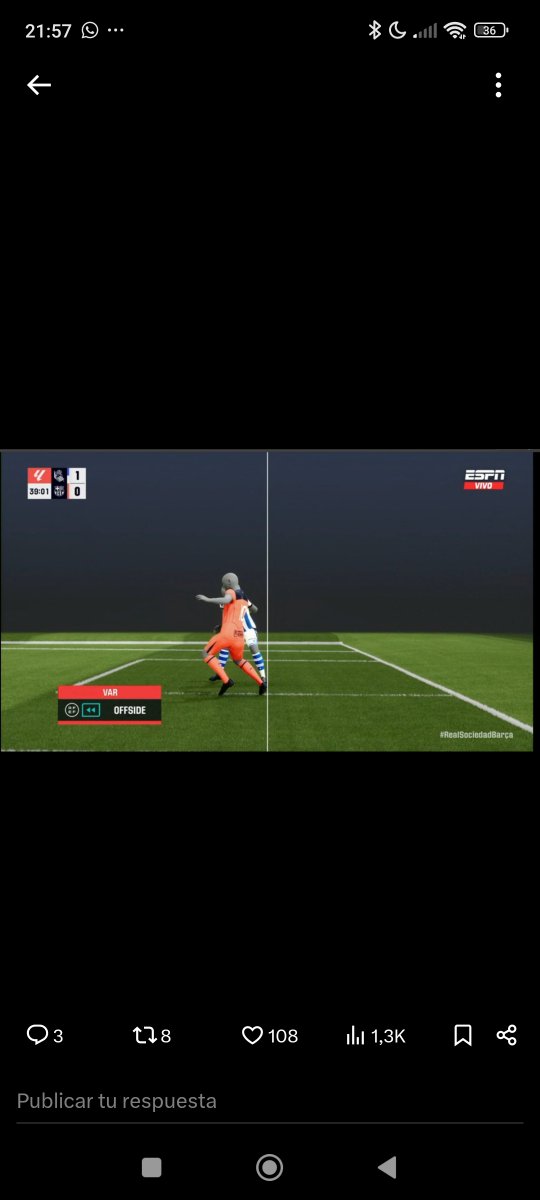 📁 La imagen del VAR para mostrar el "fuera de juego" de Lamine Yamal 

👉 El semiautomático tardó un tiempo excesivo en mostrar la imagen 

📌 En ninguna toma se puede apreciar que sea Koundé el último jugador en tocar el balón