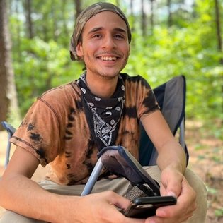 g_abe2's tweet image. remember the fallen🖤

rip tortuguita, murdered 3 years ago on this day by the cops while defending the weelaunee forest against the construction of cop city.