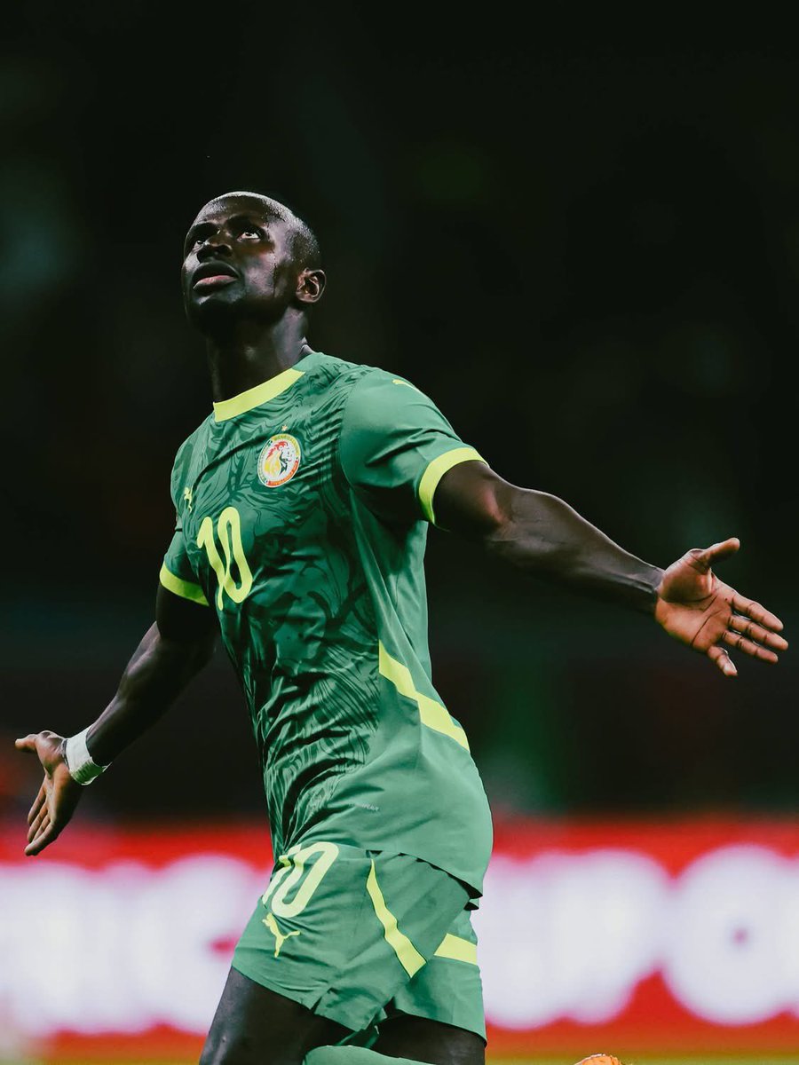 YuskidOg001's tweet image. World class behavior from Mane . After the Senegal players started leaving the pitch, Mané called them all back. True captain. We can all see the robbery, we’re all with you, Mané. Unfair.
  #SENMAR #MARSEN #AFCON2025 #AFCON