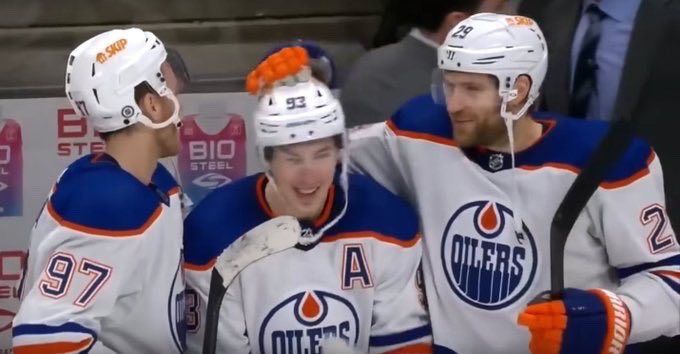 No one is more loved by Oilers fans than RNH. 1000 reasons to smile tonight🥹

Where’d all the time go? 

#LetsGoOilers