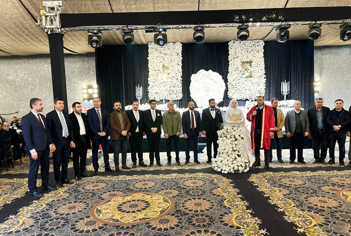 Değerli akrabalarımızdan İş Adamı Adem Kavioğlu'nun oğlu İbrahim Kavioğlu'nun düğününe katılarak nikaha şahitlik ettik. 
Çiftimize iki cihan saadati diliyorum.