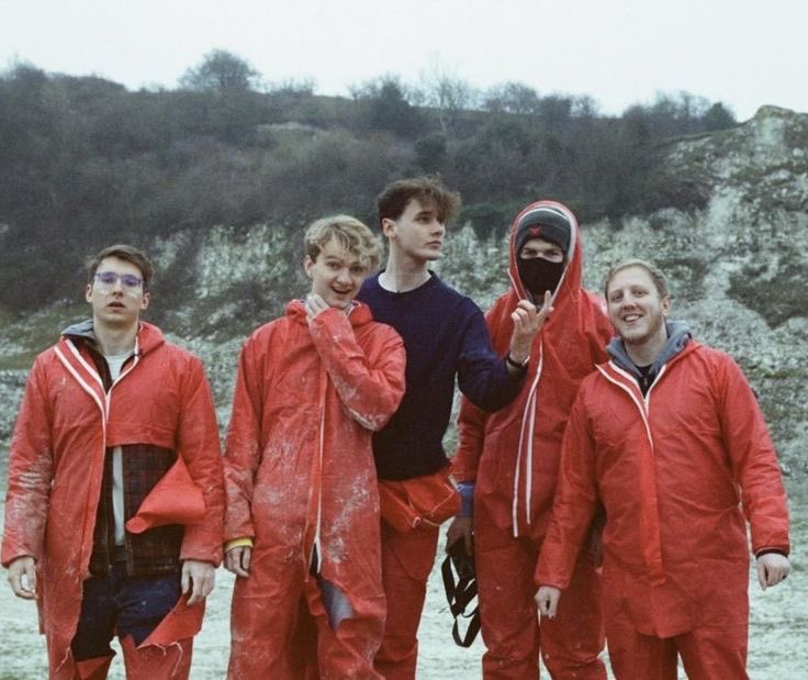 dextbur's tweet image. charlie watching as both of his groups fall apart because of one of his best friend’s allegations