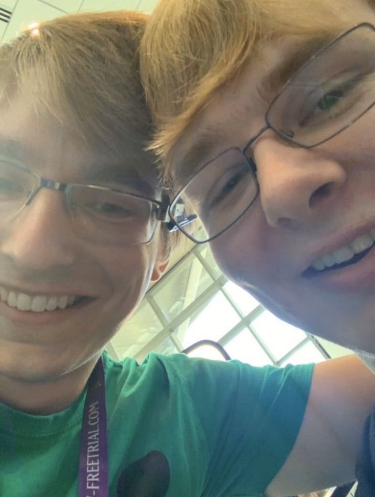 dextbur's tweet image. charlie watching as both of his groups fall apart because of one of his best friend’s allegations