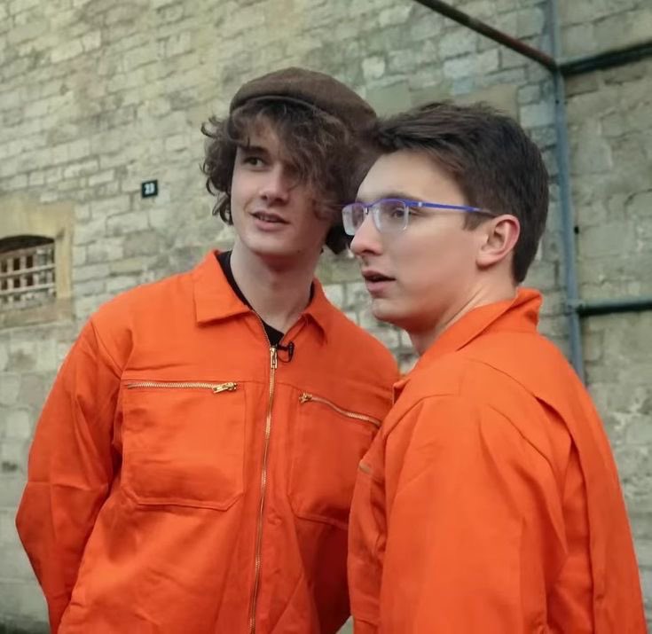 dextbur's tweet image. charlie watching as both of his groups fall apart because of one of his best friend’s allegations