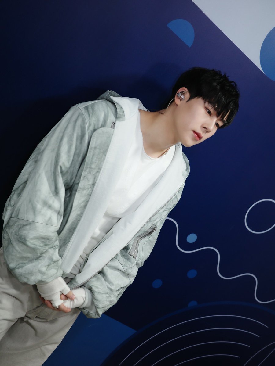 Jooheon on Inkigayo behind the scenes #주헌 #JOOHONEY (1/2)