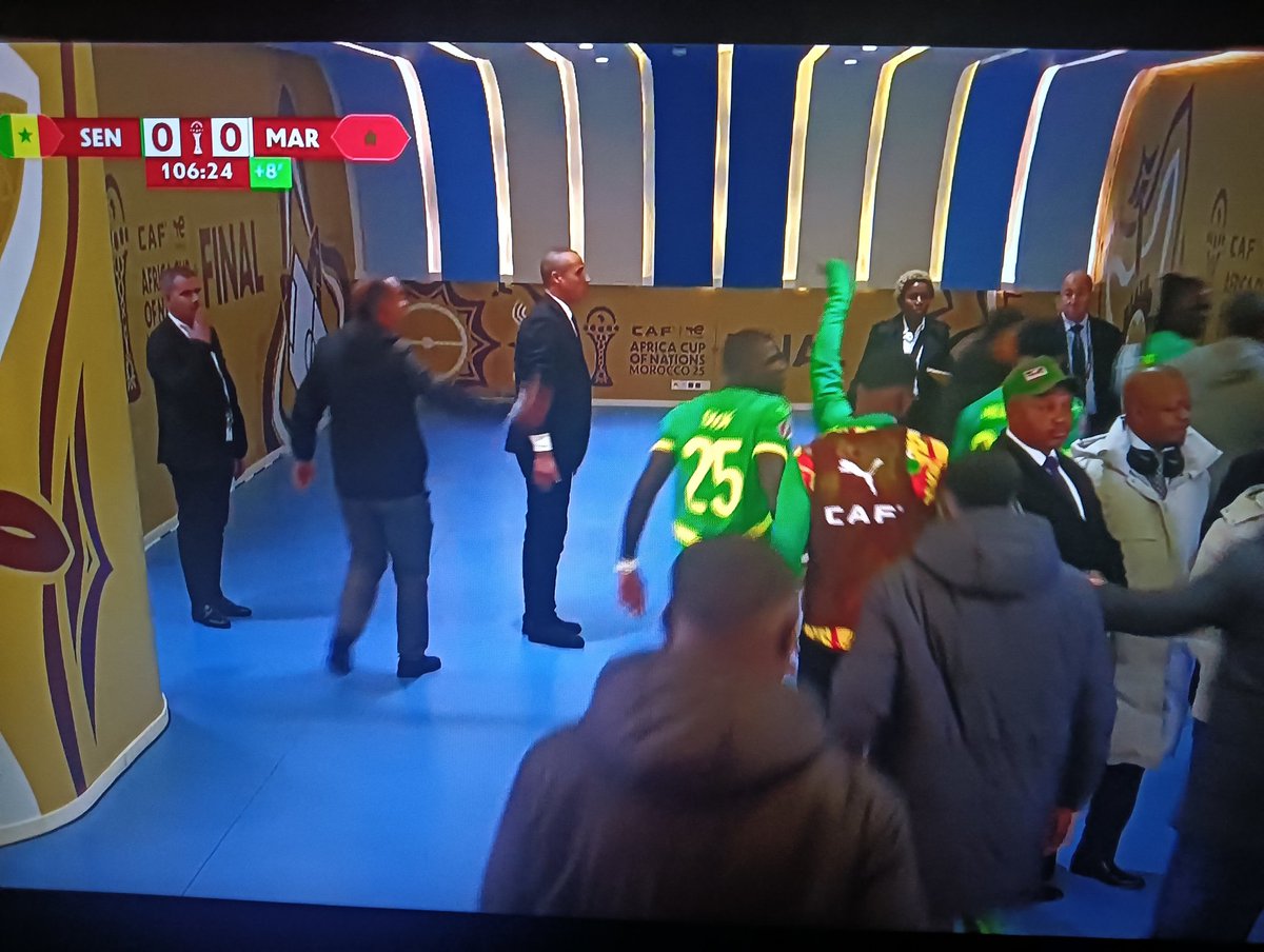 MaxBraz1's tweet image. VERGOGNA 🇸🇳👎