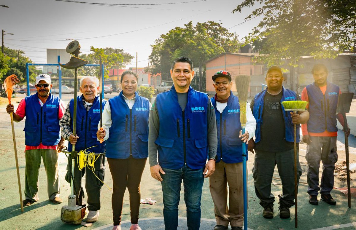 maryjosegamboa's tweet photo. Nuestro equipo de Parques y Jardines no se detiene y sigue trabajando en distintos puntos de la ciudad para que nuestros espacios públicos estén limpios y cuidados. https://t.co/RUP3VaaGUl