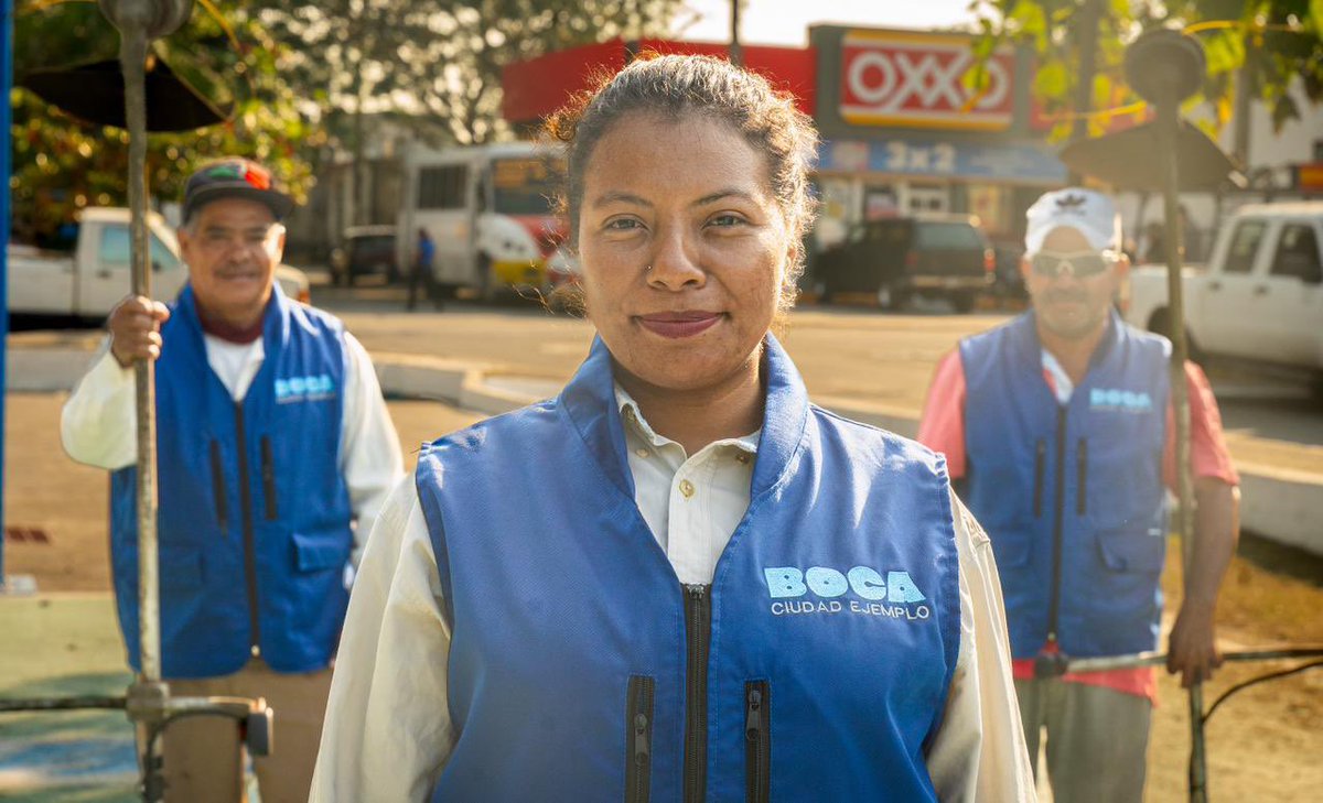 maryjosegamboa's tweet photo. Nuestro equipo de Parques y Jardines no se detiene y sigue trabajando en distintos puntos de la ciudad para que nuestros espacios públicos estén limpios y cuidados. https://t.co/RUP3VaaGUl