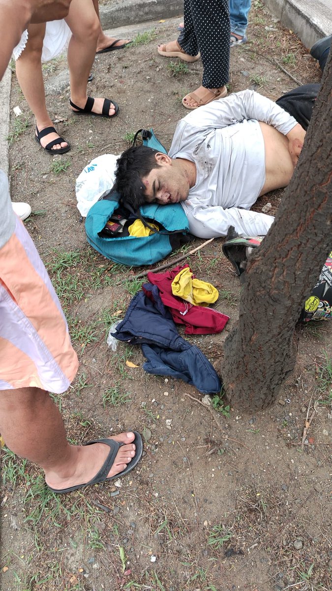 lorenuchi_'s tweet photo. #Urgente 
Accidente de tránsito en moto, hace pocas horas, pasando el peaje de vía a la costa.
Si reconoce a la persona avisar a sus familiares. https://t.co/fhXocAGwU2
