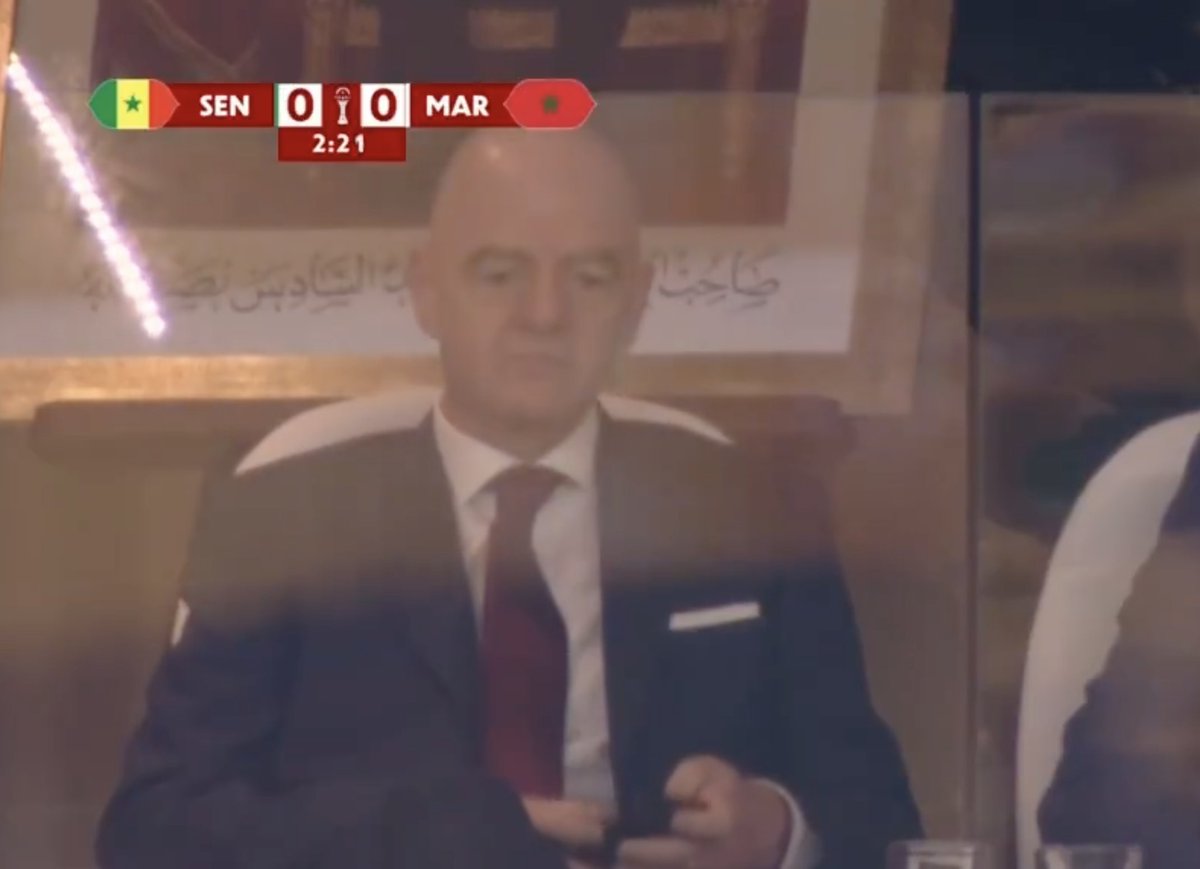 A_Hurms's tweet photo. منتخب السنغال ينسحب من المباراة النهائية في بطولة امم افريقيا من امام منتخب المغرب
بعد أن احتساب حكم المباراة ركلة جزاء لصالح المنتخب المغربي 
امام انظار رئيس اتحاد كرة القدم الفيفا 
#كأس_أمم_إفريقيا| #المغرب_السنغال
#AFCON2025 | #TotalEnergiesAFCON2025 https://t.co/kZfb0ERsI3