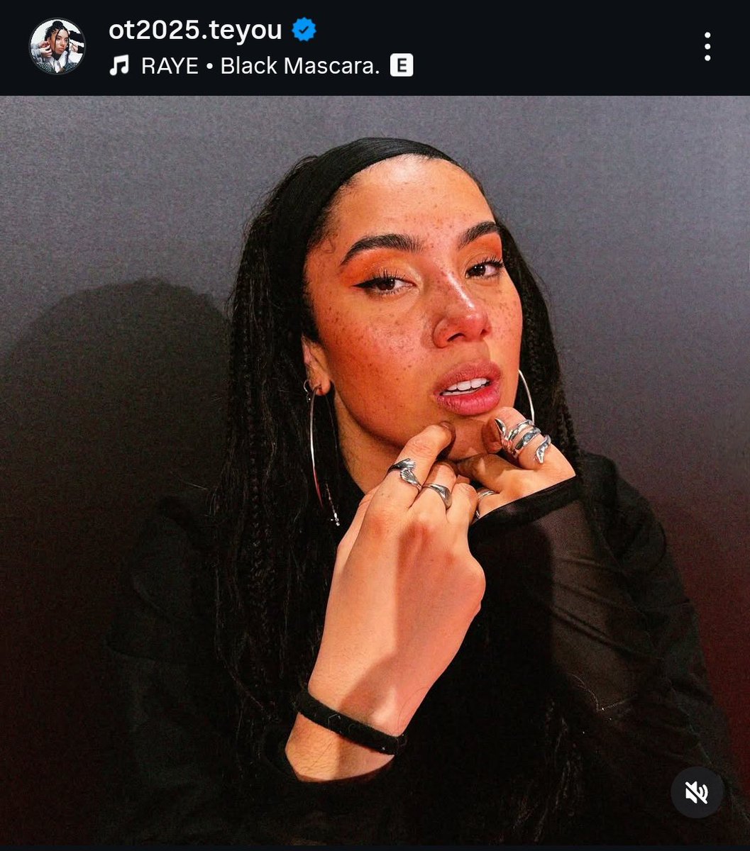 gleesversion's tweet image. chicas NO ES NORMALLLL