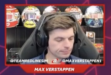 (띠띠띠-)
자기 나 왔어
방금 어떤 가족이 사진 찍어달라 하더라
                                            (!!!! 나 방송 중이야 !!!!)
오.
와우.
안녕하세요 여러분
집을...
착각했습니다.
                                                               (절레절레)