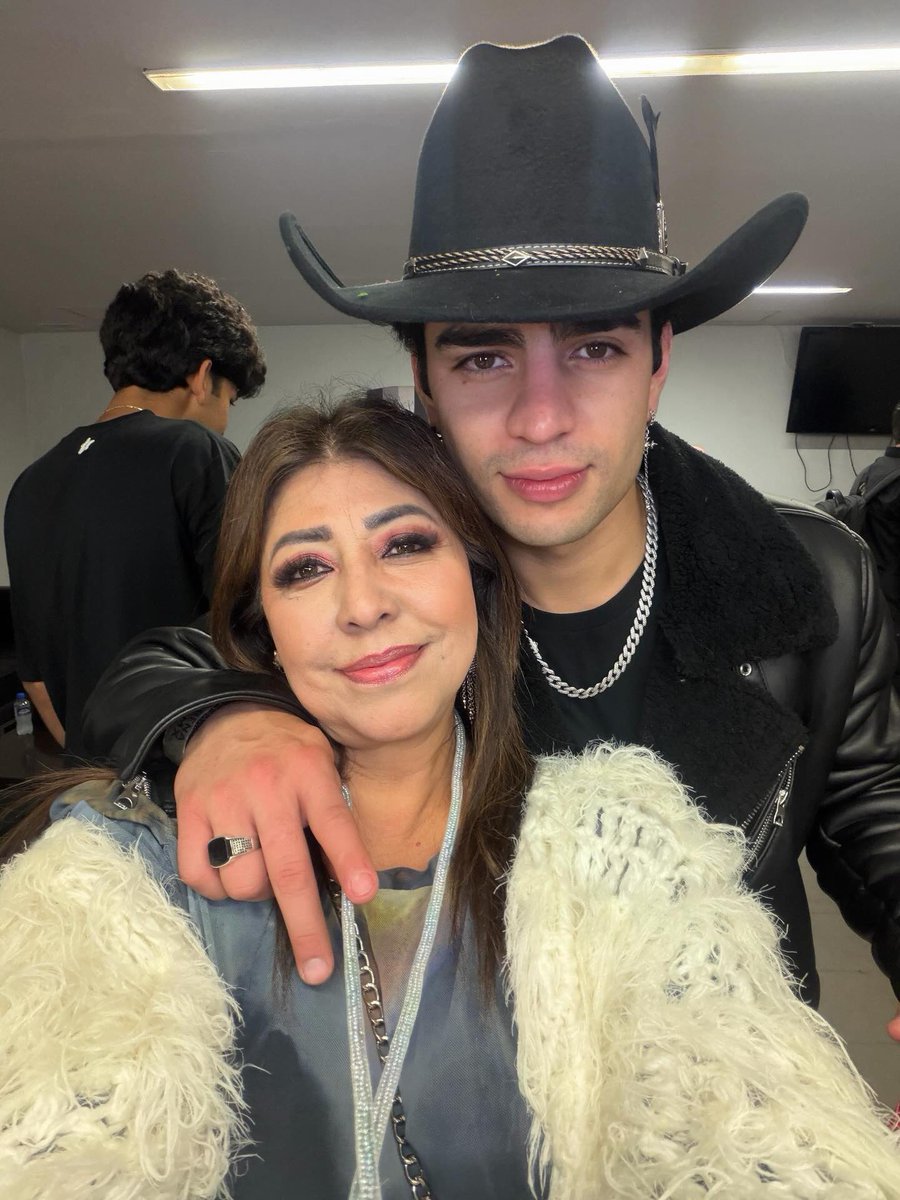 paolapezlo's tweet image. AARON MERCURY X EL FLACO 🔥

#AaronMercury #LuisAngelEIFlaco