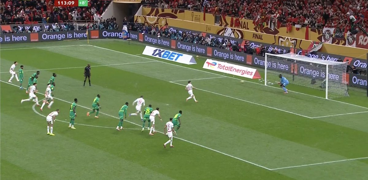 Footballogue's tweet photo. INCROYAAAAABLE !!! BRAHIM DIAZ MANQUE SON PENALTYYY !!! ❌ https://t.co/hlrHVgKCcX