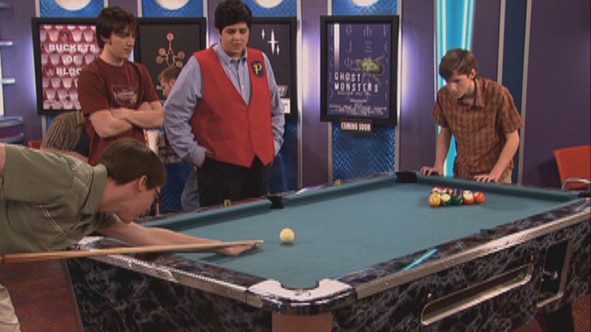 La escena de las apuestas de Marty Supreme no la roban de "El color del dinero" de Scorsese, sino del capítulo "EL REY DEL POOL" de Drake y Josh.