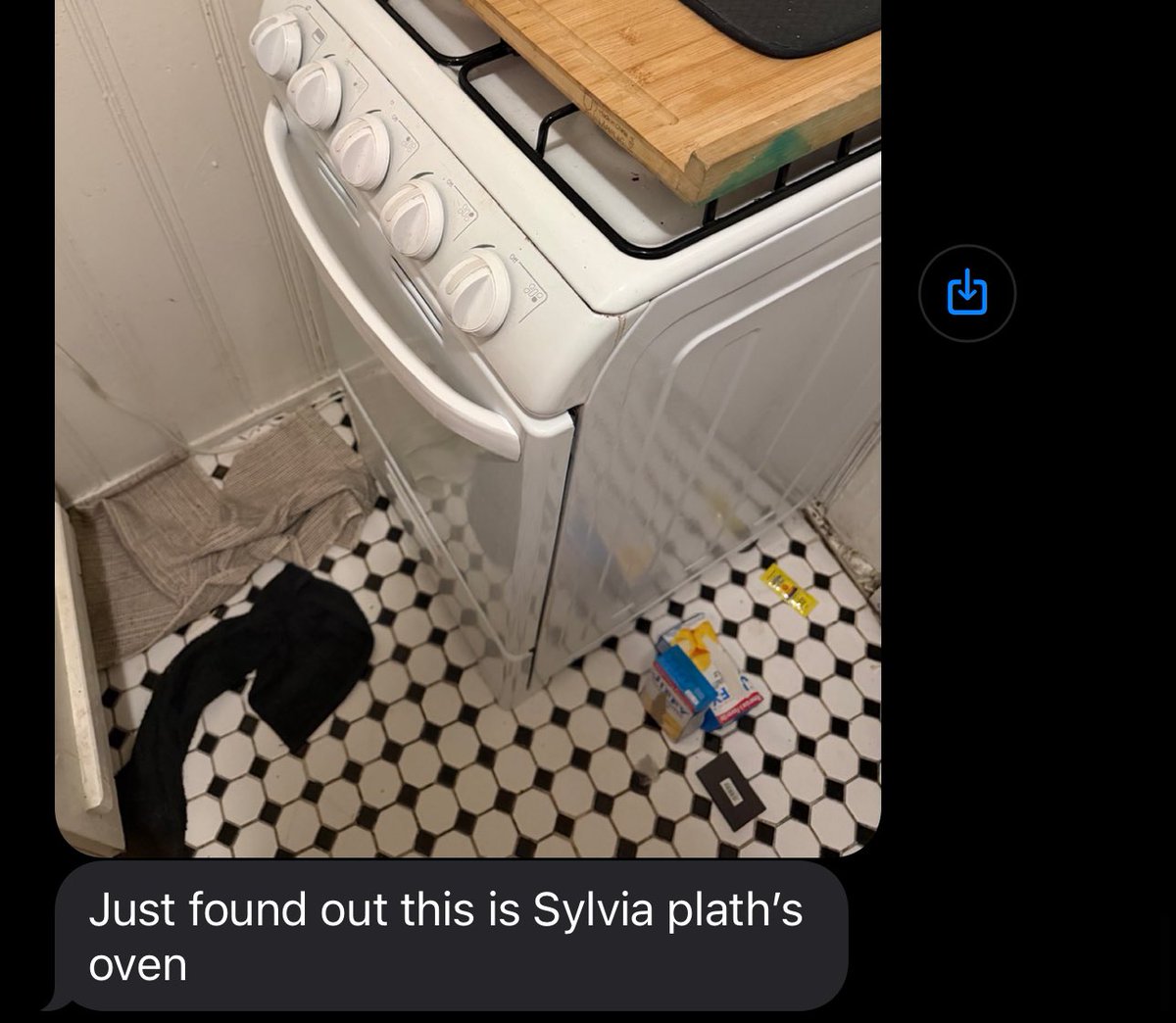 suitejonny's tweet image. oomf took acid and then texted me this with zero context