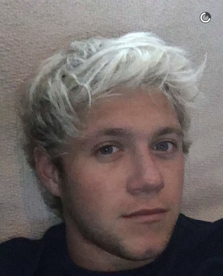 soap_114's tweet photo. This very specific era where Niall’s hair was basically white is so special to me https://t.co/EpbiIvpBfL