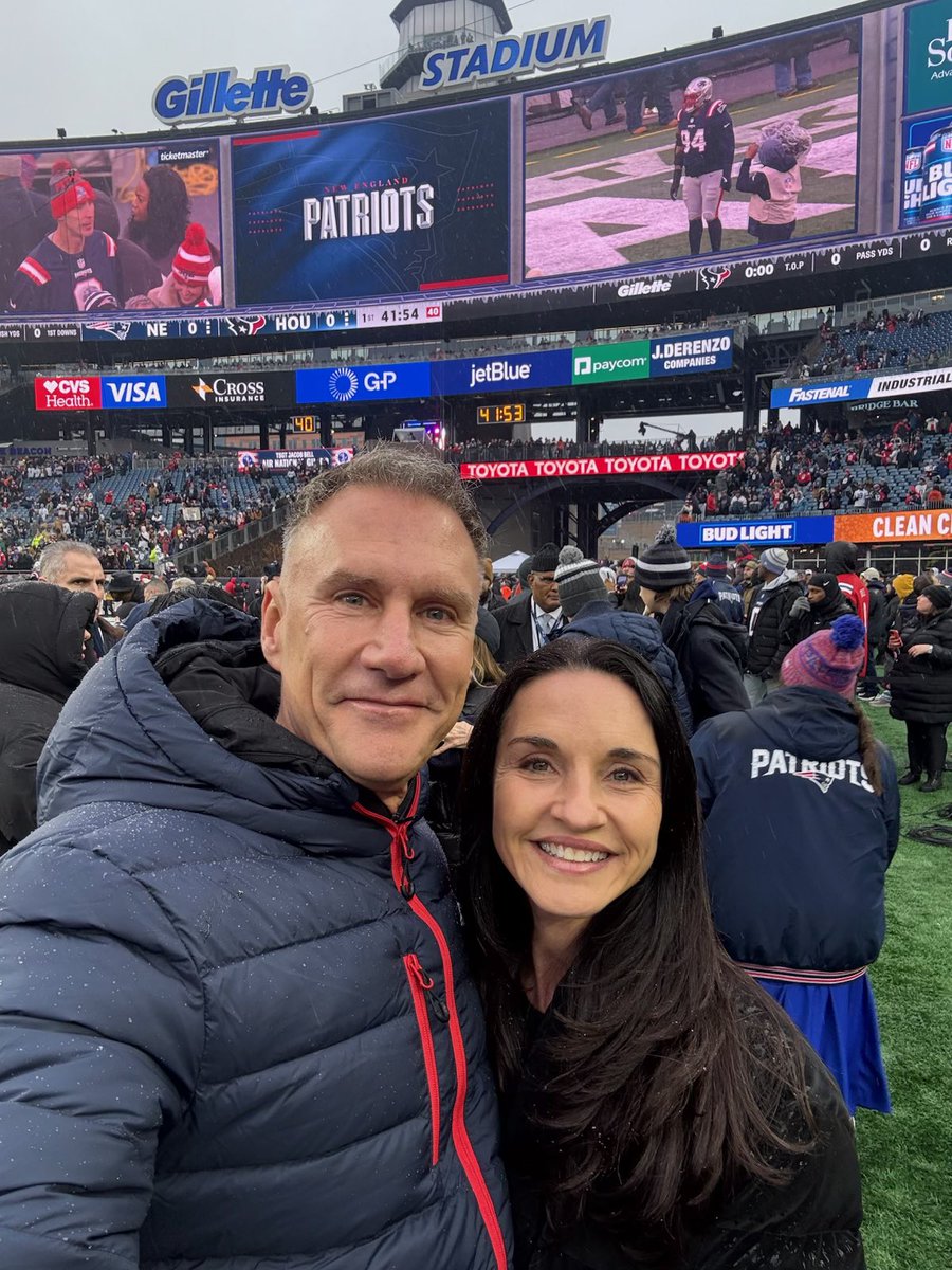 thegarybrecka's tweet photo. Took a Sunday to head up to the Patriots game with Sage…was such a great experience 🙏🏻

Met with some of the strength training coaches, the chief nutritionist and toured the rehab facility.   

Then, out to the field to watch the warm ups!  A close up look at what makes a thriving sports franchise stay at the top of readiness. 💪🏻