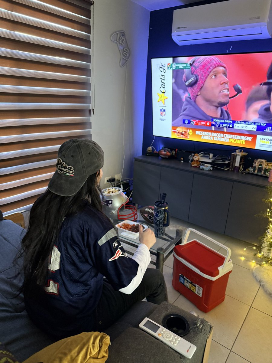 Poetryredbar's tweet photo. #NFLEnTelevisa https://t.co/Tx3TpSqcyS