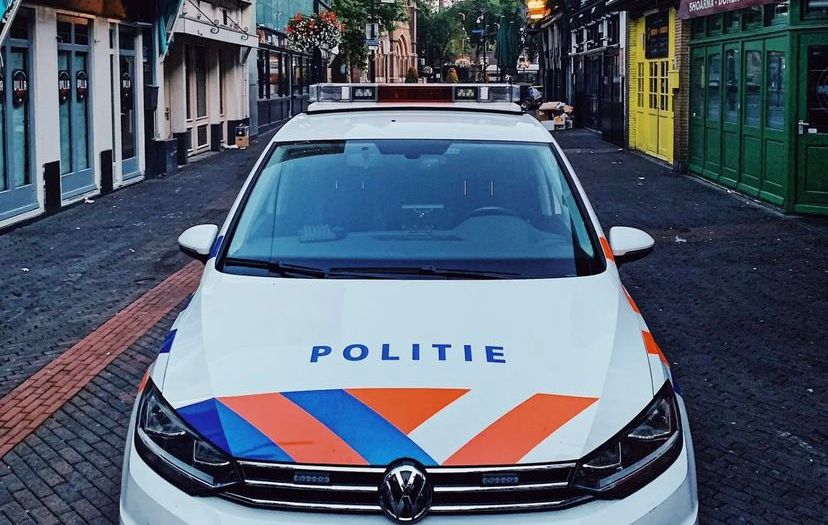 Arrestatieteam aanwezig op Gitaarstraat in Uden na melding van wapen