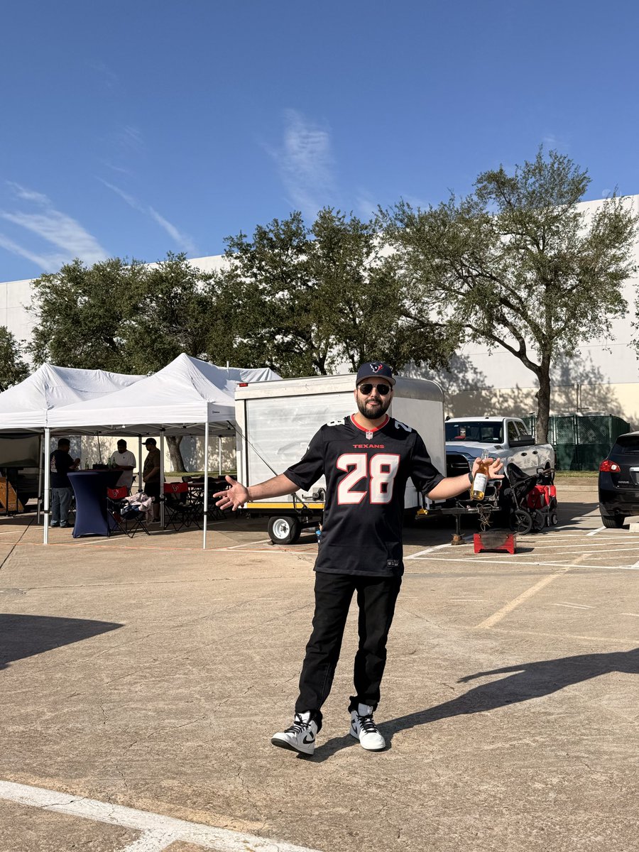 KickMtz's tweet image. #NFLenTelevisa desde Monterrey!!