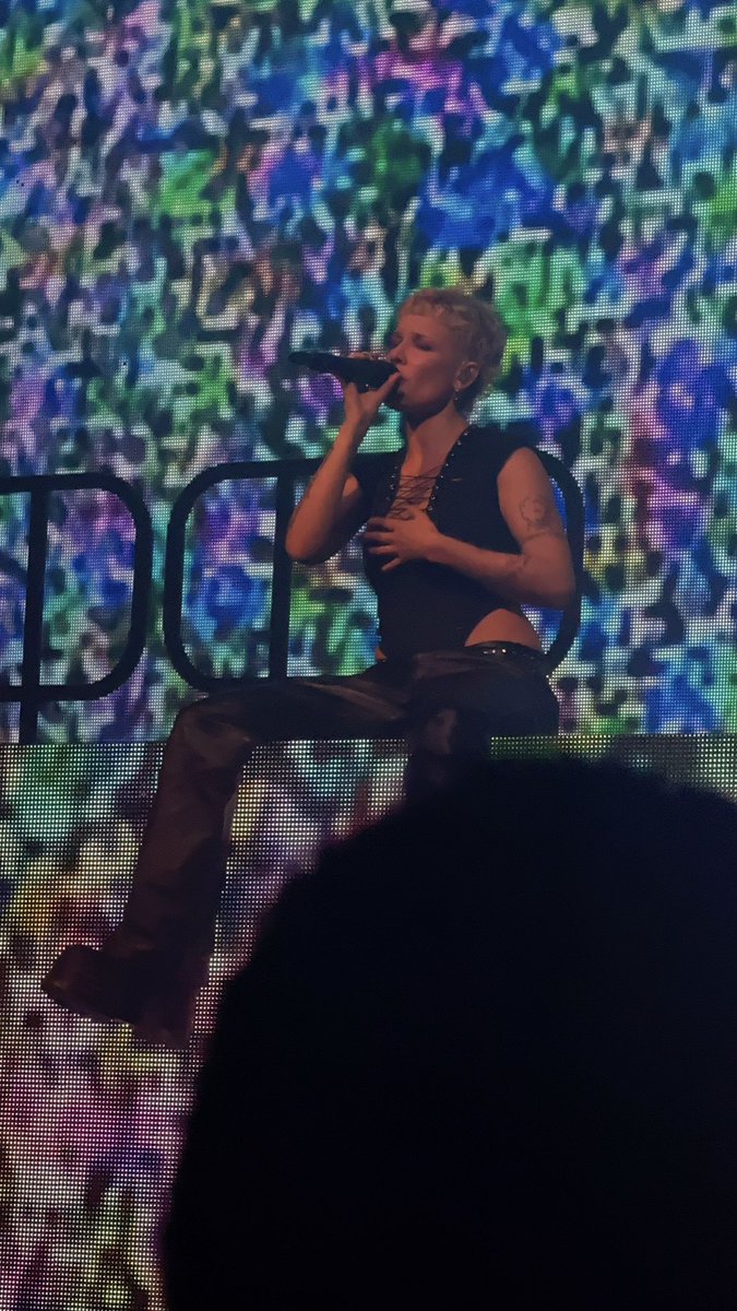 lyss_bear22's tweet photo. Forever thankful to have gotten to see my absolute favorite artist for a third time 🥺 got to listen to a few manic songs and make amazing new friends thank you Halsey for always putting on the best shows 💕@halsey https://t.co/1WiaTdz6nF