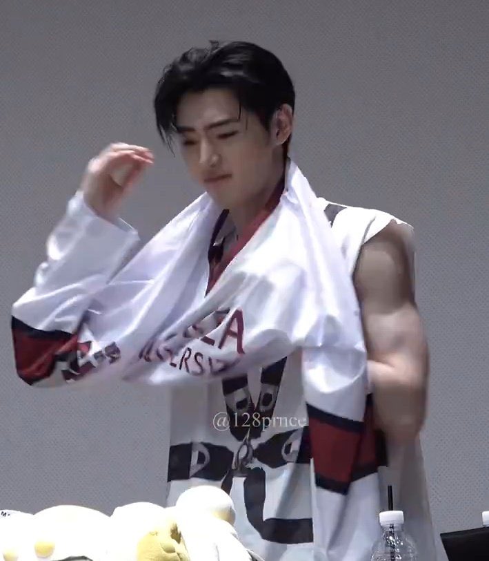 staribin's tweet image. girl whatever