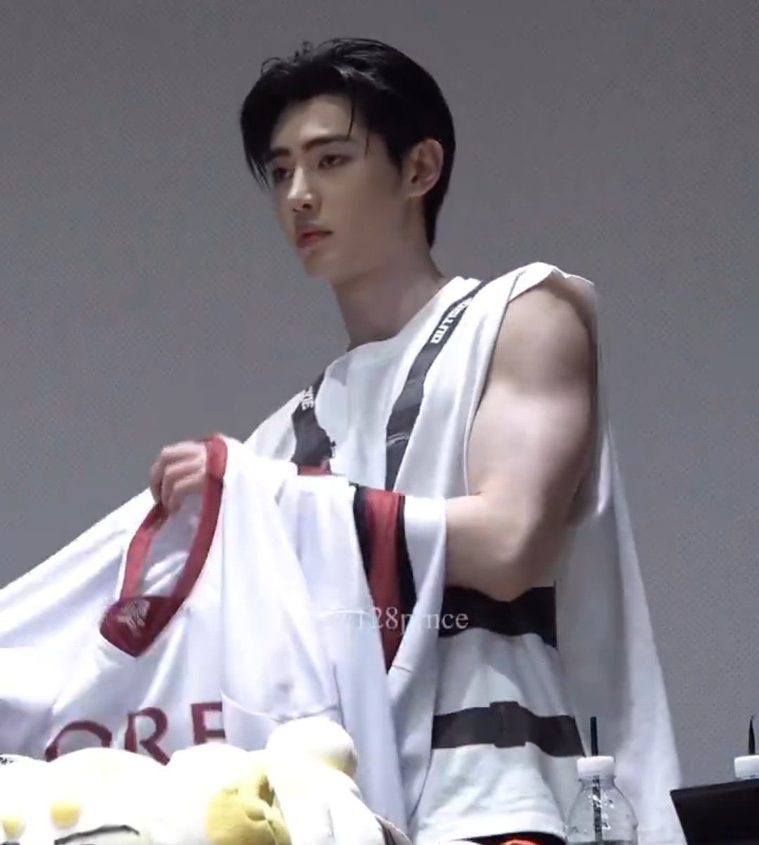 staribin's tweet image. girl whatever