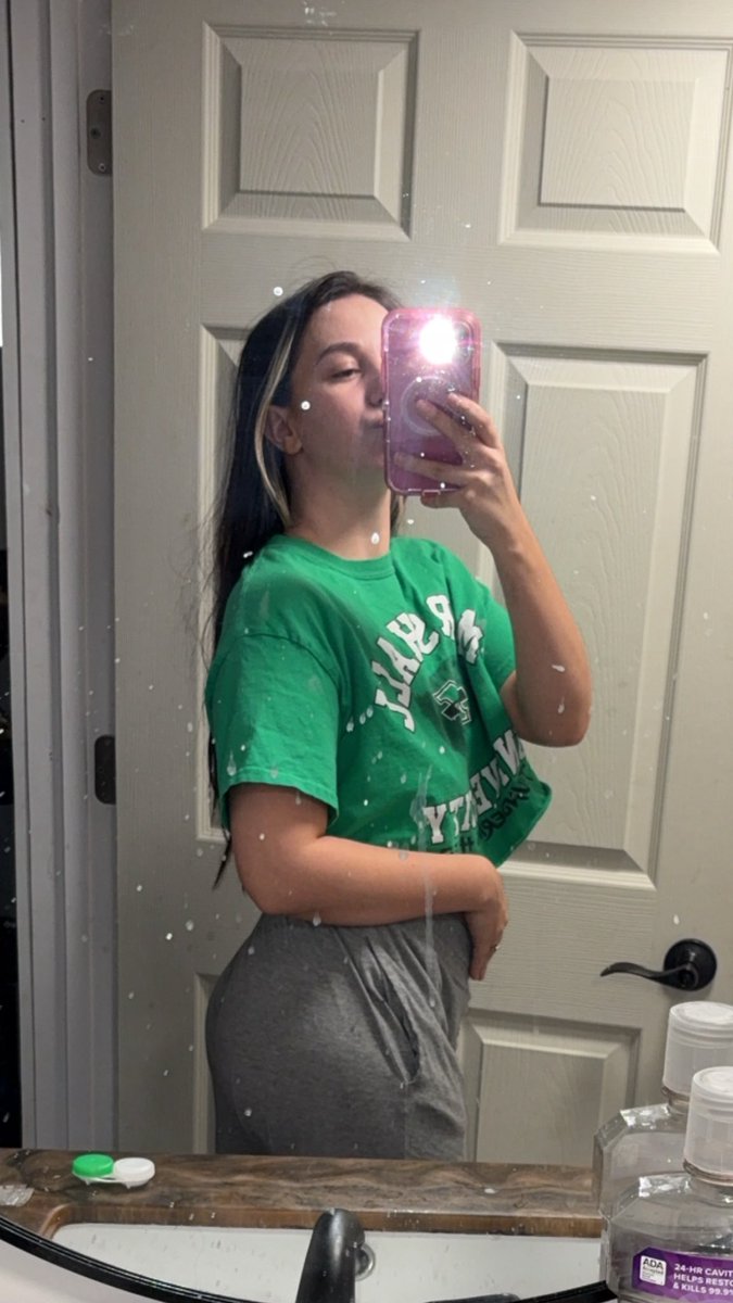 Dirty mirror and all😜