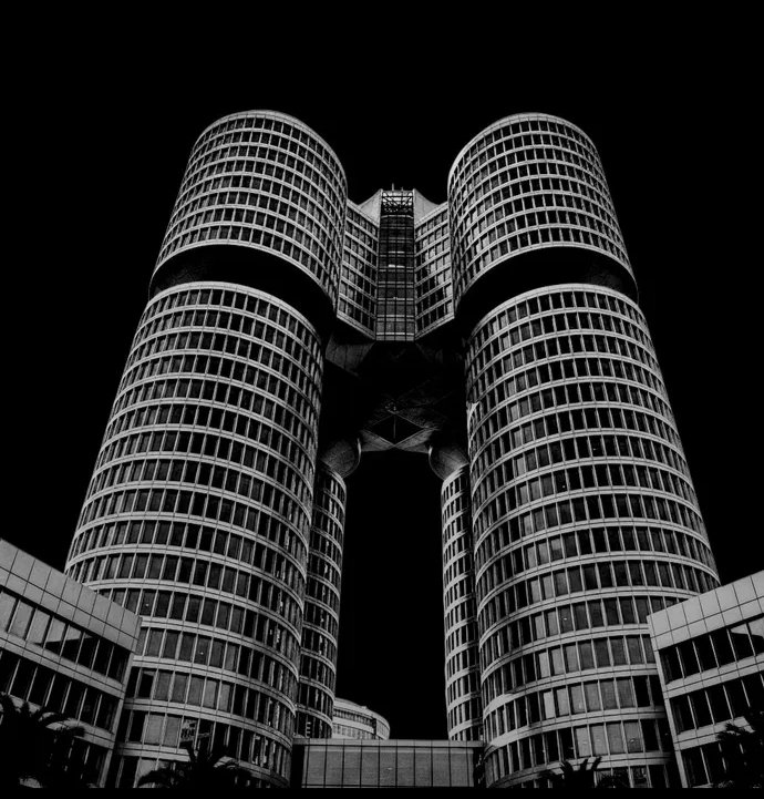 ButNotWise's tweet photo. Siège social BMW. Munich https://t.co/mCRWQPkbDu