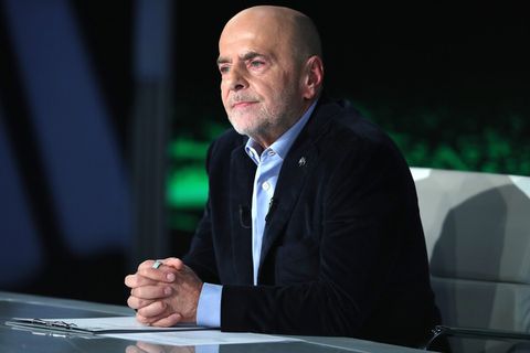 MyronasKaloger's tweet photo. Αναλύσεις, τεχνικοί διευθυντές, προπονητές, παίχτες, διαιτητές, παρασκήνια, συμμαχίες δεν παίζουν κανένα ρόλο όσο είναι αυτός εκεί. Δεν πρέπει να ασχολείται κανείς με τίποτα άλλο παρά μόνο πως θα φύγει αυτός από τον #paofc https://t.co/8dI4kxgcP2