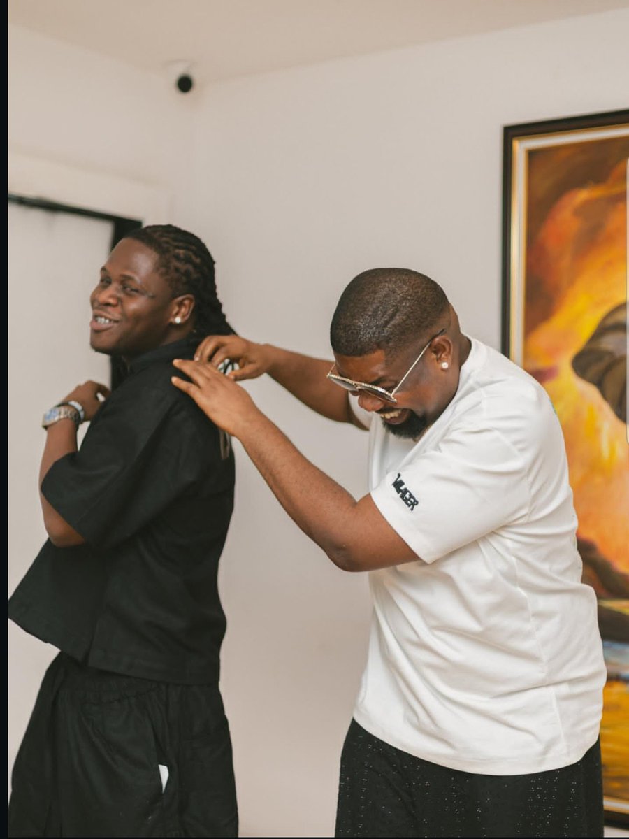 Kelvin001's tweet photo. Information reaching me now is that asherkine has finally gone to don jazzy home in Lagos to submit his sef in bed with don baba. You can see how asherkine look so stressed in the pictures below here. The main contest here is that don jazzy is to sign him into Mavin record.😳😳 https://t.co/7DizllFdR6