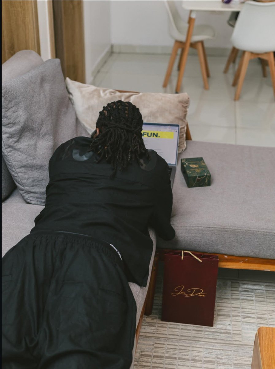Kelvin001's tweet photo. Information reaching me now is that asherkine has finally gone to don jazzy home in Lagos to submit his sef in bed with don baba. You can see how asherkine look so stressed in the pictures below here. The main contest here is that don jazzy is to sign him into Mavin record.😳😳 https://t.co/7DizllFdR6