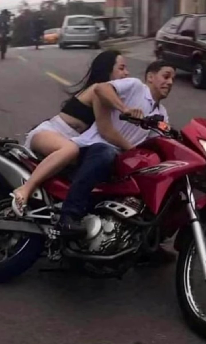 thegirlfr0mrj's tweet photo. "amor, vamos pra onde?" pro chão!!!🤣 https://t.co/FGuwJ7OamZ