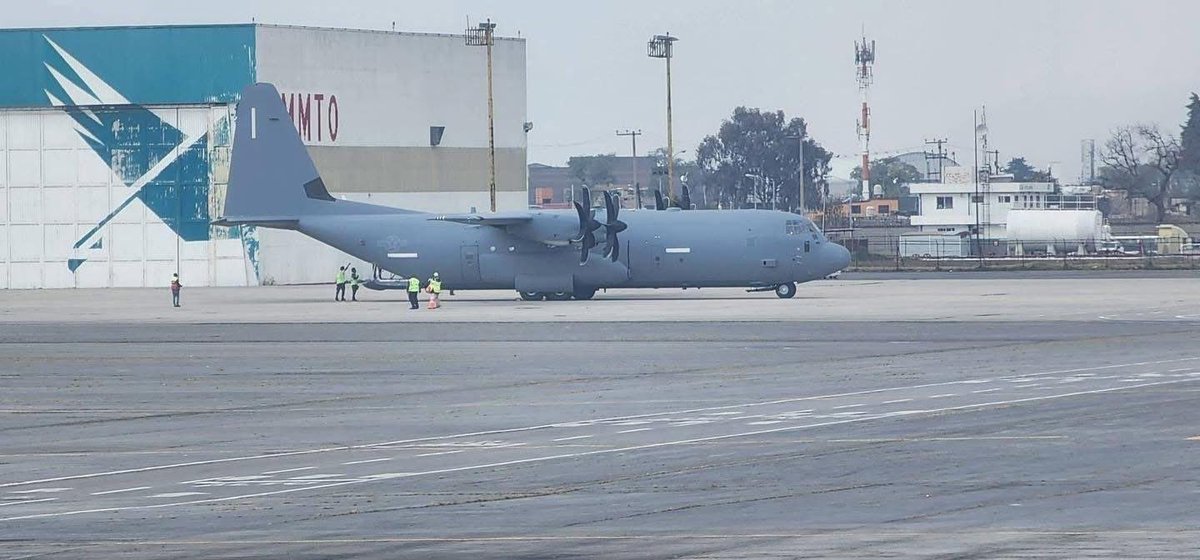 🚨Alert: US Military Transport plane Lands at Toluca Airport in Mexico!! 

A C-130J Super Hercules from the US Air Force landed this morning at Toluca International Airport! 

This type of aircraft is used in military operations!! So far, there is no official information about