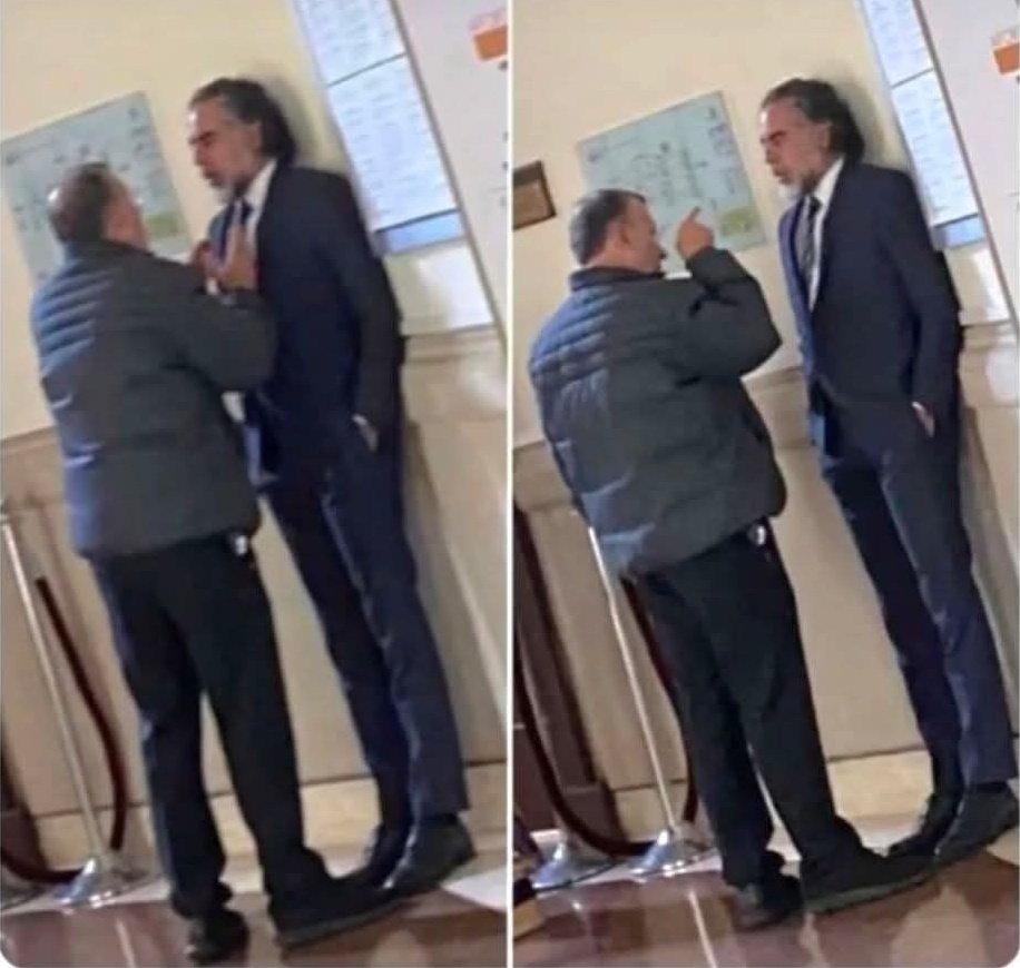 🚨IMAGENES QUÉ NO DEBEMOS OLVIDAR 🚨

Cómo cuándo el camaleón político de Roy Barreras, arrinconó y amenazó, según los gestos a Benedetti, para presionarlo, seguramente para qué el no contará los torcidos que han hecho para que Petro fuera presidente.