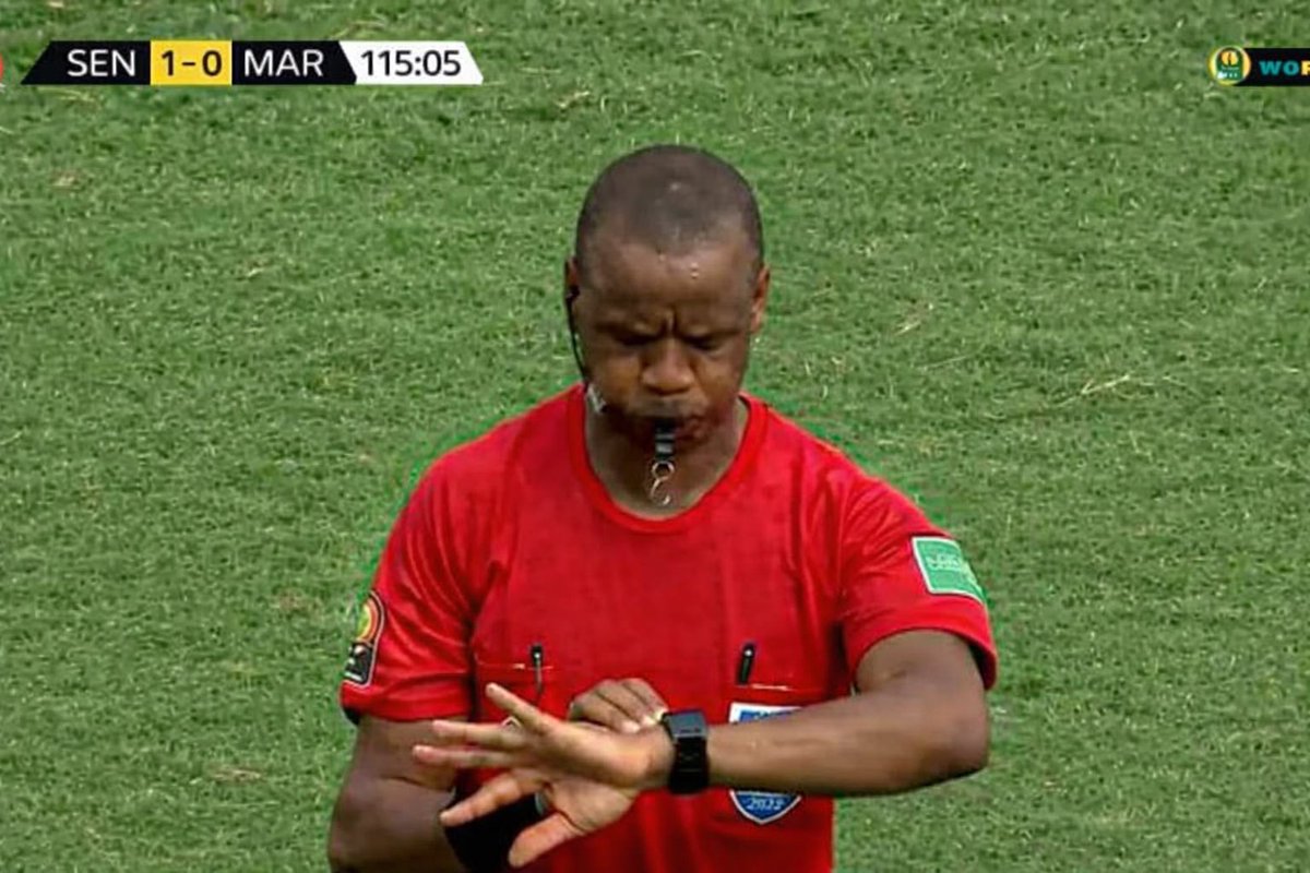De uitsmijter zou zijn; een scheidsrechter die 5 minuten te vroeg affluit. #AFCON2025 #SENMAR
