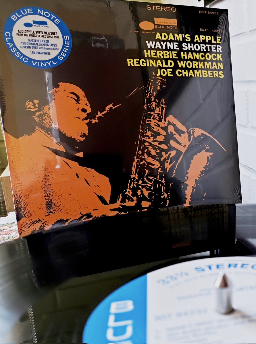 dgaticav's tweet photo. Sonando!!! 🎷🎶🎼 #AdamsApple #WayneShorter #HerbieHancock #ReginaldWorkman #JoeChambers @bluenoterecords @elanarca @Fer_BakyDan @dbustamante1 @JazzCfree un favorito por acá. Disco genial de principio a fin. https://t.co/yUjQ9D0CSo