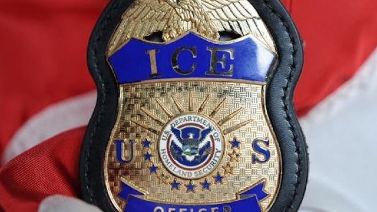 DougWahl1's tweet image. DO YOU WANT YOUR STATE TO DO THE SAME?

Maryland Democrats introduced the “ICE Breaker Act” to block ICE agents hired under Trump from later becoming state or local law enforcement in Maryland.

Your thoughts?