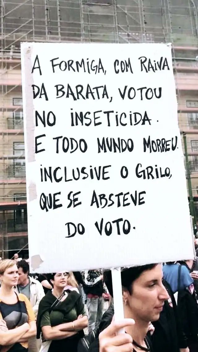 the ant, angry at the cockroach, voted for the insecticide. and everyone died, including the cricket, who abstained from voting.

#Presidenciais
#portugal 🇵🇹