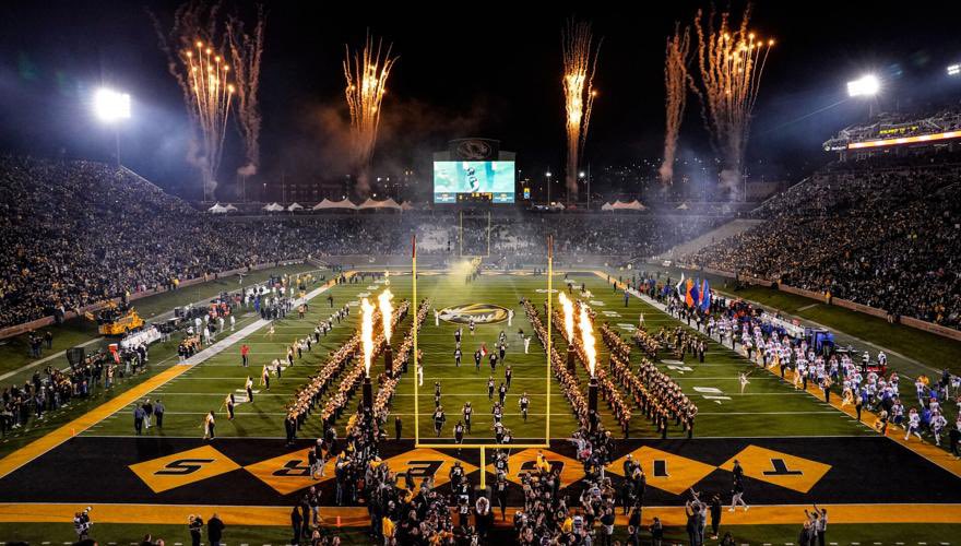 Chris453380's tweet photo. After an amazing conversation with @LevornH I’m blessed to say I’ve my first SEC offer from @MizzouFootball 

@AllenTrieu @EDGYTIM @Bryan_Ault @CoachChris_Roll @DeepDishFB @FootballNaz @GregSmithRivals @LemmingReport https://t.co/tzWeImO3zN