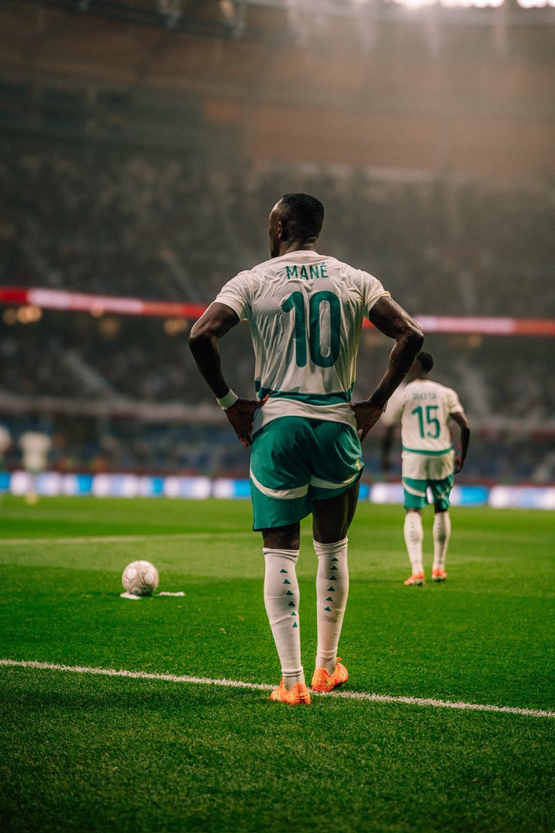 GoraCule's tweet photo. Sadio Mane est le plus grand HOMME de l'histoire du continent 

" On va aller rejouer comme des HOMMES " il a dit 👑
#SENMAR https://t.co/F04Ta98VYz