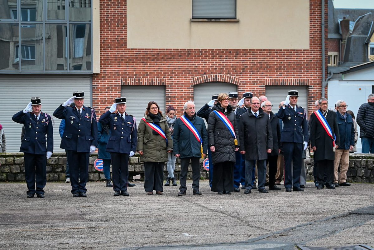 📢 SAINTE BARBE DU CIS YVETOT

Hier s'est déroulée la Sainte-Barbe d'Yvetot en présence de nombreuses autorités.

Le Président <a href="/UnionSapeurs/">UDSP76</a> Damien LAINE a remis 3 médailles, deux pour 15 années de service <a href="/Sdis76/">Sapeurs-pompiers 76</a> et une pour mérite exceptionnel <a href="/PilorgetFr/">PILORGET Franck</a>