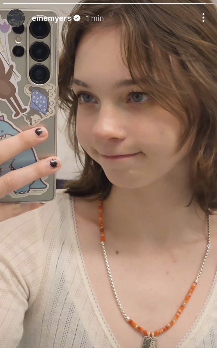 pipravisamobi's tweet image. EMMA MYERS TÁ VIVA PORRA, MANO O TAMANHO DO CABELO?!?! CALA A BOCA